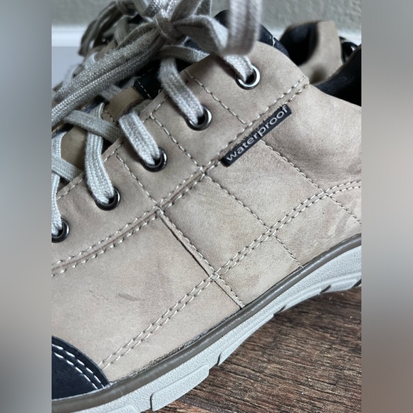 Clark’s outdoor wave walk waterproof hiking sneaker shoes women’s size 11 - Picture 9 of 11